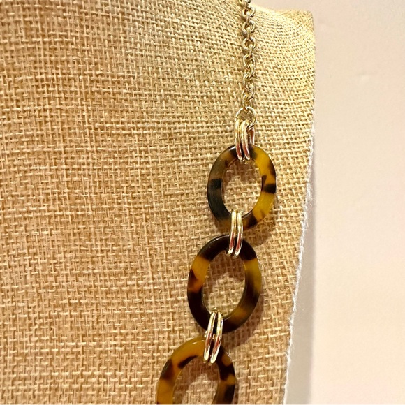Loft Necklace - Alternating gold tone & faux tortoise links - Picture 5 of 14